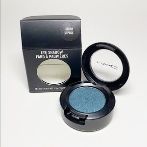 MAC COSMETICS STRIKE A POSE STARFLASH A39 100% Aut